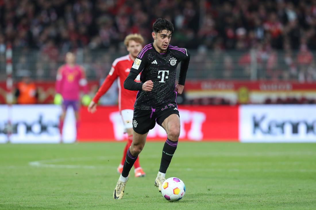 Aleksandar Pavlović ist ein Senkrechtstarter beim FC Bayern.