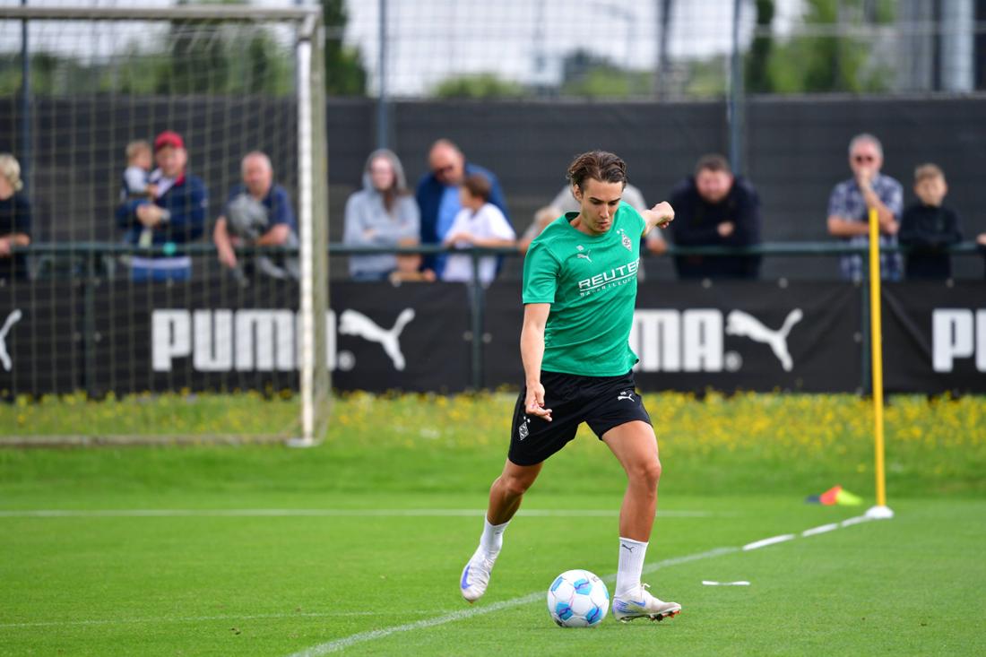 Florian Neuhaus rechnet trotz der Abschiedsgerüchte mit einem Verbleib bei Borussia Mönchengladbach